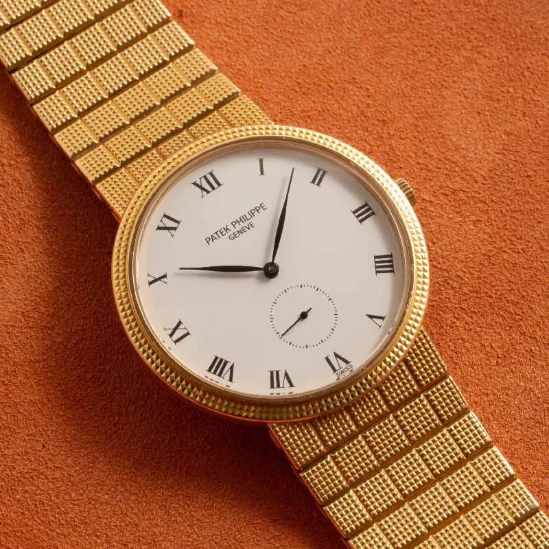 Round Dial Watches with Roman NumeralsPatek Philippe Calatrava