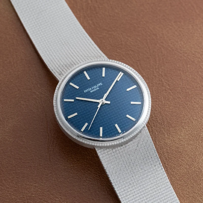 Watches with Dauphine-Style Hands for an Elegant LookPatek Philippe Calatrava 'Backwind'