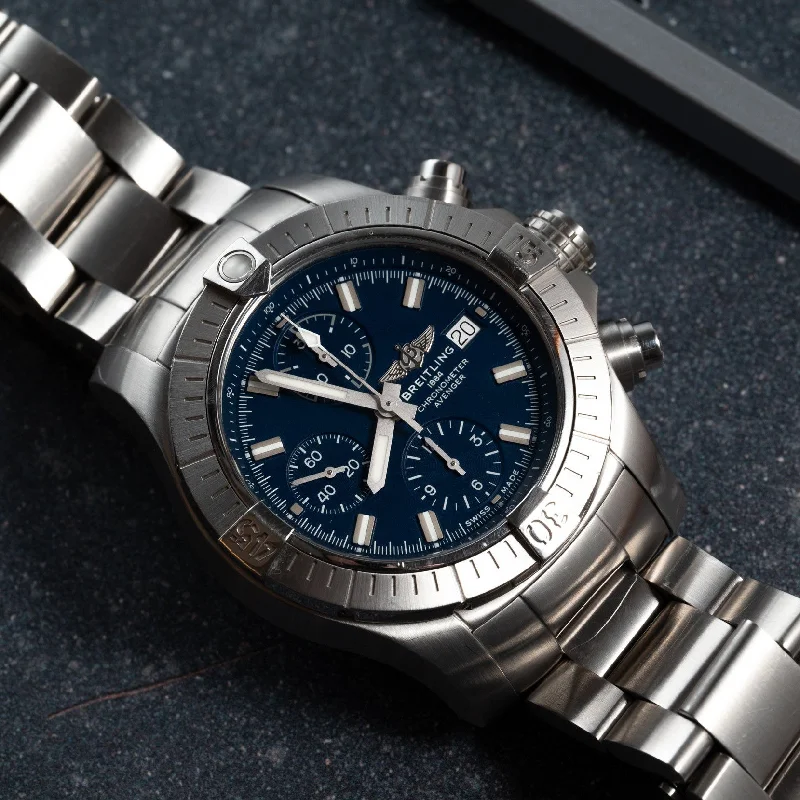 Retro-Inspired Quartz Watches for Retro LoversBreitling Avenger Chronograph